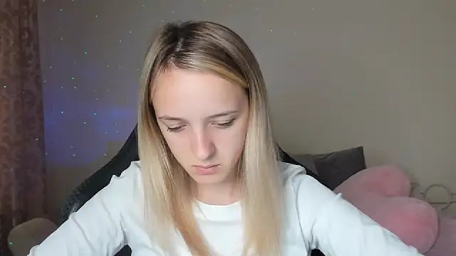 Snapshot of RouseReed chatting on September 20, 6:14 am RouseReed online show from September 20, 6:14 am