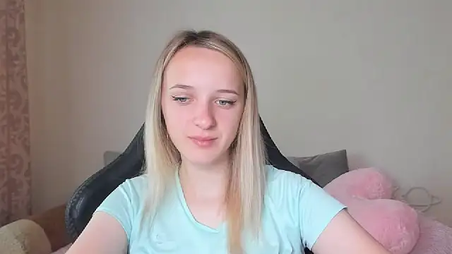 Snapshot of RouseReed chatting on September 21, 6:37 am RouseReed online show from September 21, 6:37 am