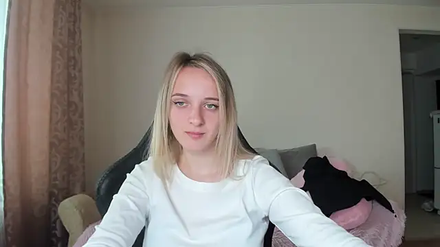 Snapshot of RouseReed chatting on September 22, 6:37 am RouseReed online show from September 22, 6:37 am