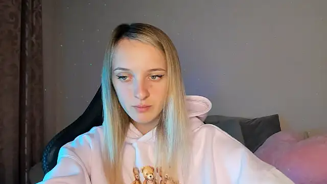 Snapshot of RouseReed chatting on October 1, 12:22 pm RouseReed online show from October 1, 12:22 pm