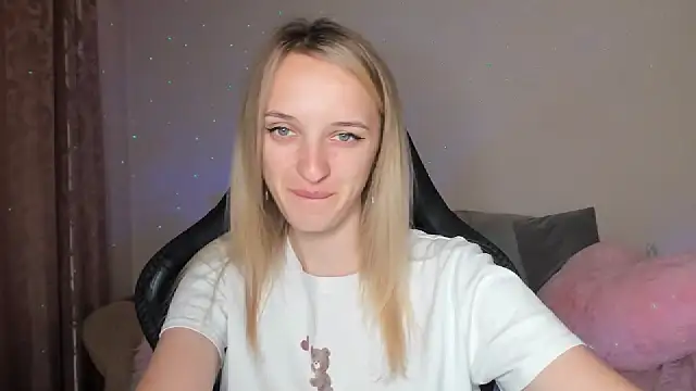 Snapshot of RouseReed chatting on October 2, 11:50 am RouseReed online show from October 2, 11:50 am