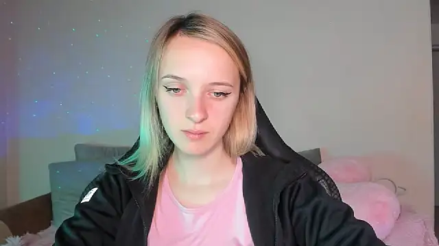 Snapshot of RouseReed chatting on October 5, 6:34 am RouseReed online show from October 5, 6:34 am