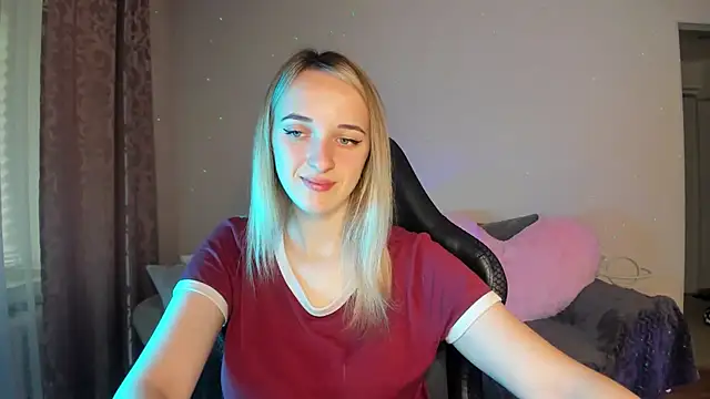 Snapshot of RouseReed chatting on October 8, 12:03 pm RouseReed online show from October 8, 12:03 pm