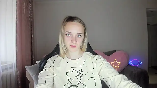 Snapshot of RouseReed chatting on October 10, 12:04 pm RouseReed online show from October 10, 12:04 pm