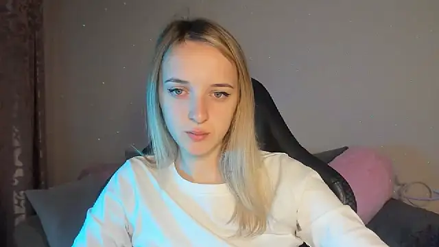 Snapshot of RouseReed chatting on October 11, 6:34 am RouseReed online show from October 11, 6:34 am