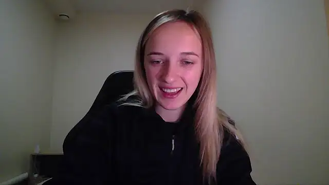 Snapshot of RouseReed chatting on October 14, 10:27 am RouseReed online show from October 14, 10:27 am