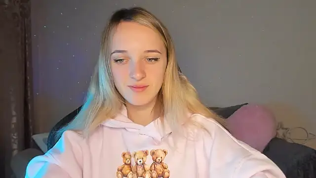 Snapshot of RouseReed chatting on October 16, 6:47 am RouseReed online show from October 16, 6:47 am