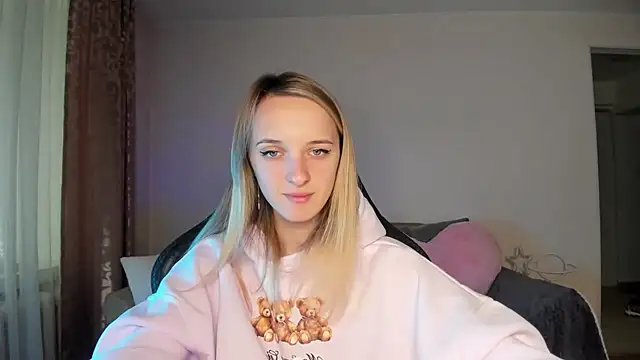 Snapshot of RouseReed chatting on October 17, 11:57 am RouseReed online show from October 17, 11:57 am