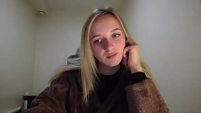 Snapshot of RouseReed chatting on October 18, 5:10 am RouseReed online show from October 18, 5:10 am