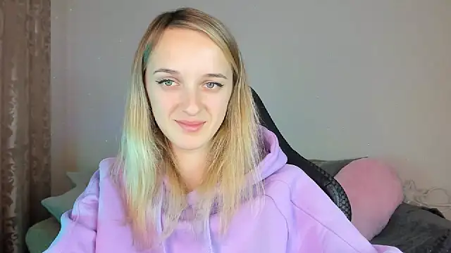 Snapshot of RouseReed chatting on October 21, 12:28 pm RouseReed online show from October 21, 12:28 pm