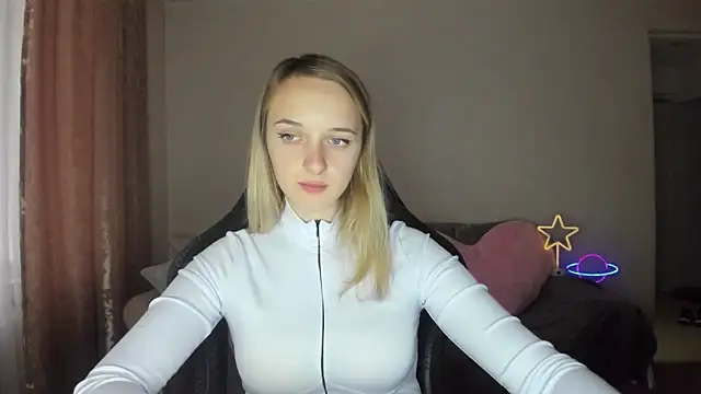 Snapshot of RouseReed chatting on October 22, 12:05 pm RouseReed online show from October 22, 12:05 pm