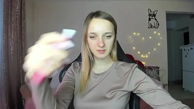 Snapshot of RouseReed chatting on February 13, 1:18 pm RouseReed online show from February 13, 1:18 pm