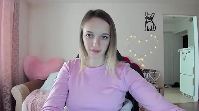 Snapshot of RouseReed chatting on February 22, 6:57 am RouseReed online show from February 22, 6:57 am