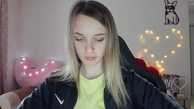 Snapshot of RouseReed chatting on February 27, 1:00 pm RouseReed online show from February 27, 1:00 pm