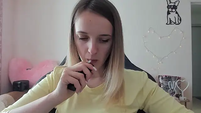 Snapshot of RouseReed chatting on March 5, 7:04 am RouseReed online show from March 5, 7:04 am