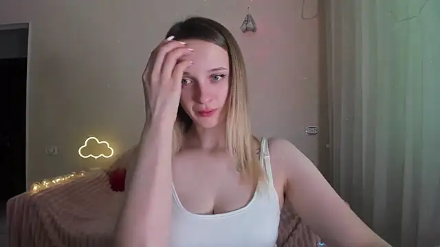 Snapshot of RouseReed chatting on March 6, 12:23 pm RouseReed online show from March 6, 12:23 pm