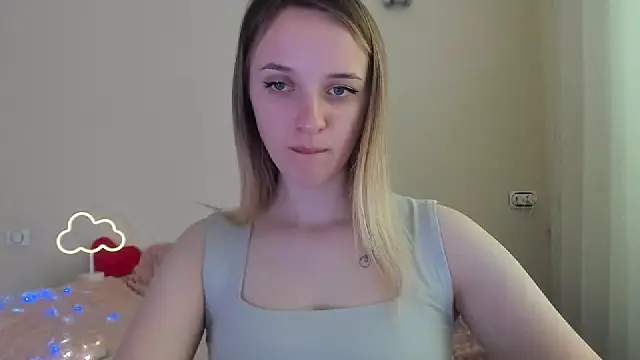 Snapshot of RouseReed chatting on March 7, 6:43 am RouseReed online show from March 7, 6:43 am