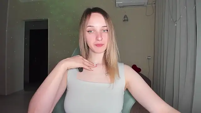 Snapshot of RouseReed chatting on March 18, 12:08 pm RouseReed online show from March 18, 12:08 pm