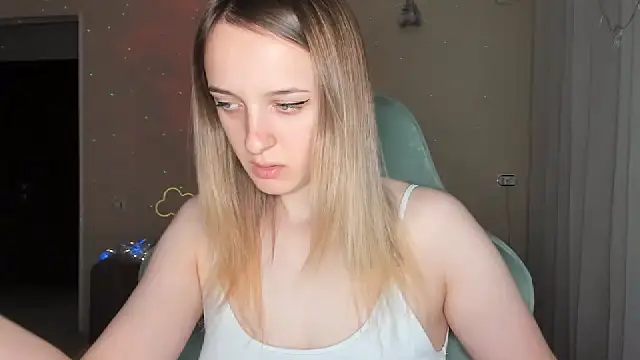 Snapshot of RouseReed chatting on March 19, 12:20 pm RouseReed online show from March 19, 12:20 pm