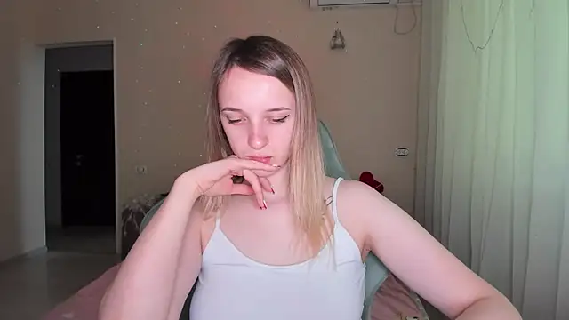 Snapshot of RouseReed chatting on March 21, 8:19 am RouseReed online show from March 21, 8:19 am