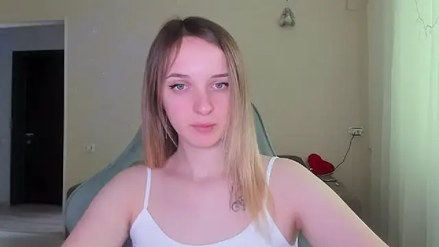 Snapshot of RouseReed chatting on March 25, 7:58 am RouseReed online show from March 25, 7:58 am