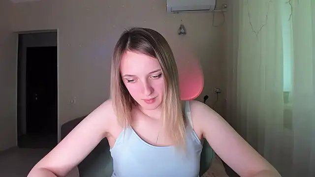 Snapshot of RouseReed chatting on March 27, 1:11 pm RouseReed online show from March 27, 1:11 pm