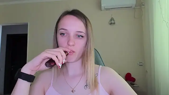 Snapshot of RouseReed chatting on March 28, 7:41 am RouseReed online show from March 28, 7:41 am