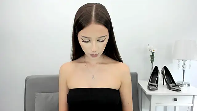 EmilyDarling online show from October 6, 8:06 pm