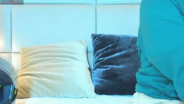 charlotte01   online show from October 4, 10:13 am