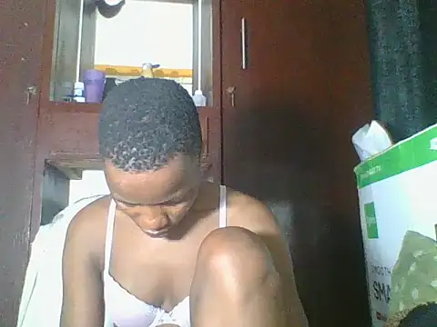 Snapshot of AfricanPrincess24 chatting on April 17, 3:09 am AfricanPrincess24 online show from April 17, 3:09 am