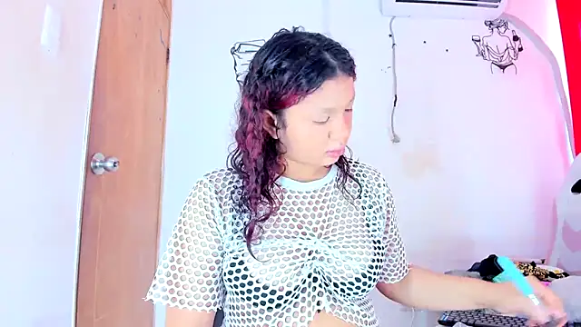 Emily Coper18 online show from March 6, 1:51 pm