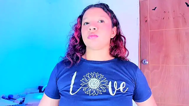 Snapshot of Emily_Coper18 chatting on April 19, 6:10 pm Emily Coper18 online show from April 19, 6:10 pm