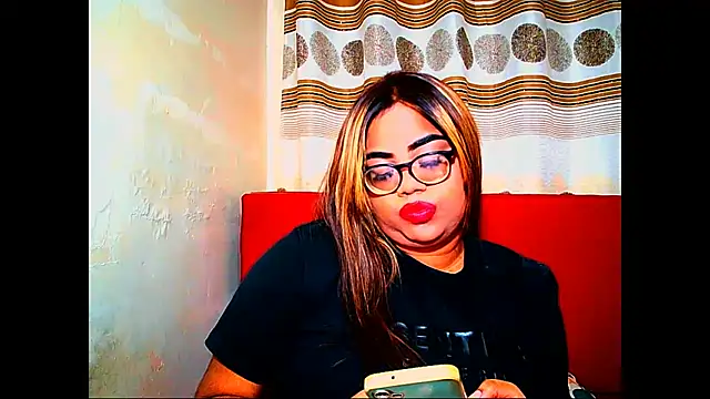 Snapshot of Indian_Lola00 chatting on May 7, 5:51 pm Indian Lola00 online show from May 7, 5:51 pm