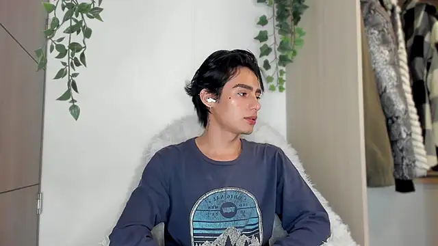 sebas rose online show from March 8, 5:17 am