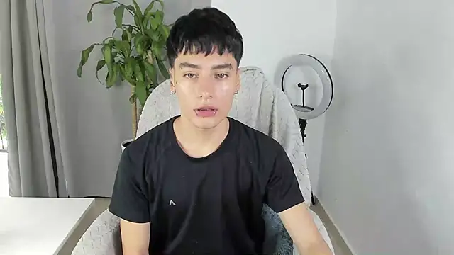 Snapshot of sebas_rose chatting on October 21, 4:30 pm sebas rose online show from October 21, 4:30 pm