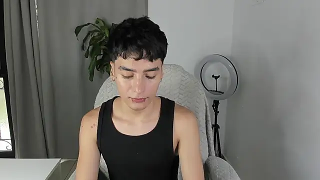 Snapshot of sebas_rose chatting on October 22, 2:17 pm sebas rose online show from October 22, 2:17 pm