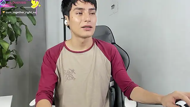 Snapshot of sebas_rose chatting on January 5, 5:27 pm sebas rose online show from January 5, 5:27 pm