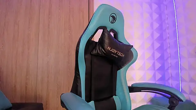 Snapshot of Jendralevis chatting on February 18, 8:05 pm Jendralevis online show from February 18, 8:05 pm