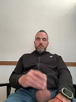 leon3875 online show from April 1, 3:42 pm