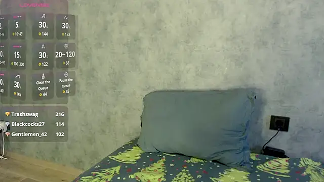 Snapshot of LizzieLight chatting on December 16, 8:41 am LizzieLight online show from December 16, 8:41 am