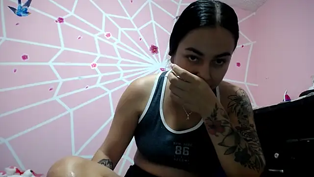 Snapshot of Gisella_chaud chatting on November 18, 4:33 pm Gisella chaud online show from November 18, 4:33 pm