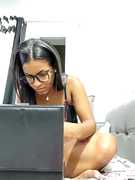 Snapshot of Bella_Anjoss chatting on April 16, 1:28 am Bella Anjoss online show from April 16, 1:28 am