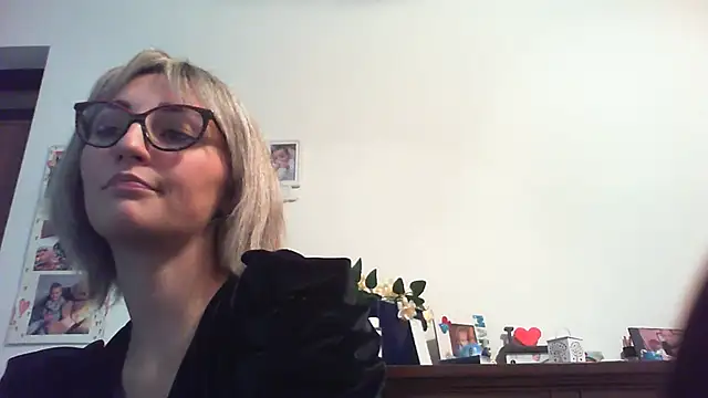 sexy blondie92 online show from January 3, 11:44 pm