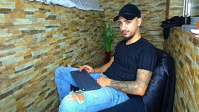 AndrewBanner online show from December 17, 4:34 am