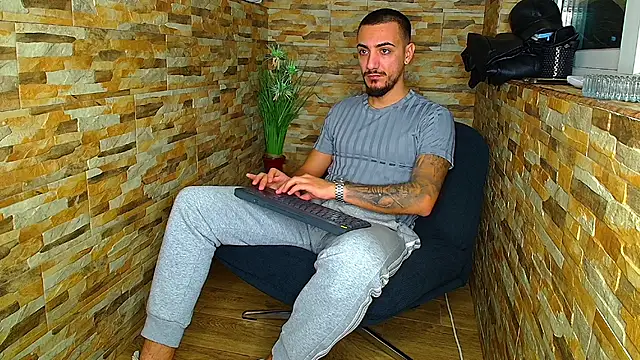 AndrewBanner online show from December 18, 4:20 am