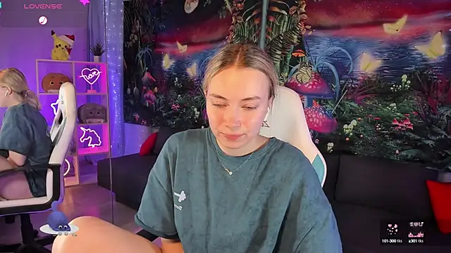 Snapshot of TiffanyBatson chatting on January 22, 4:34 am TiffanyBatson online show from January 22, 4:34 am