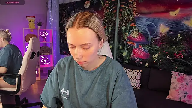 Snapshot of TiffanyBatson chatting on February 11, 5:05 am TiffanyBatson online show from February 11, 5:05 am