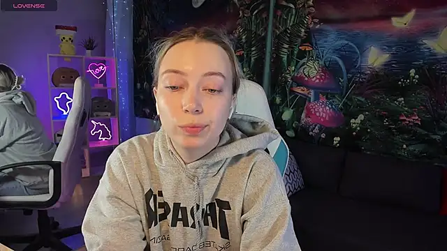 Snapshot of TiffanyBatson chatting on February 20, 7:01 am TiffanyBatson online show from February 20, 7:01 am