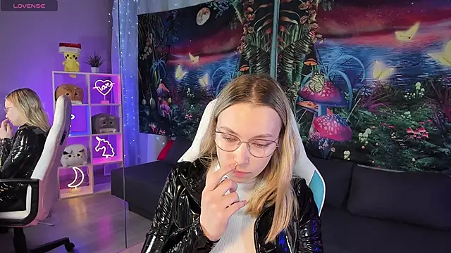 Snapshot of TiffanyBatson chatting on February 23, 12:27 pm TiffanyBatson online show from February 23, 12:27 pm