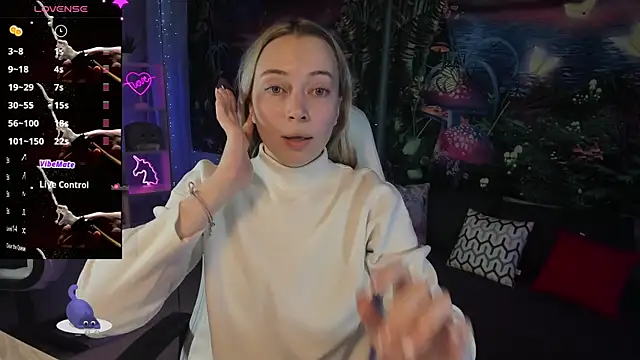 Snapshot of TiffanyBatson chatting on March 11, 6:32 am TiffanyBatson online show from March 11, 6:32 am